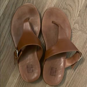 Fit Flop Gracie Buckle Leather Toe Post Sandal